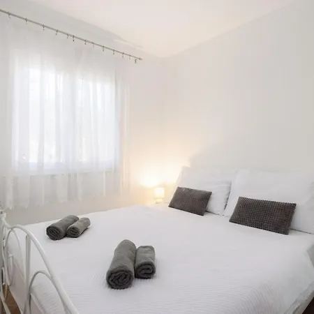 Puncet - 2br With Big Terrace And Bbq