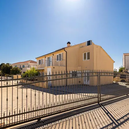 Daire Puncet - 2br With Big Terrace And Bbq Rogoznica (Sibenik-Knin)