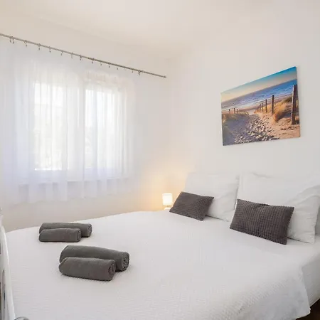 Apartamento Puncet - 2br With Big Terrace And Bbq Rogoznica (Sibenik-Knin)