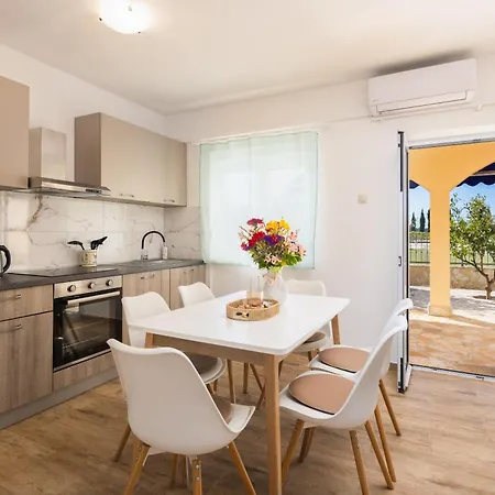Daire Puncet - 2br With Big Terrace And Bbq Rogoznica (Sibenik-Knin)