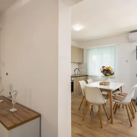 Daire Puncet - 2br With Big Terrace And Bbq Rogoznica (Sibenik-Knin)