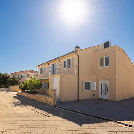 Daire Puncet - 2br With Big Terrace And Bbq *