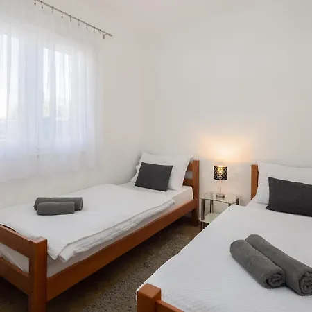 Daire Puncet - 2br With Big Terrace And Bbq