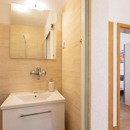 Daire Puncet - 2br With Big Terrace And Bbq Rogoznica (Sibenik-Knin)