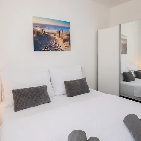 Daire Puncet - 2br With Big Terrace And Bbq Rogoznica (Sibenik-Knin)