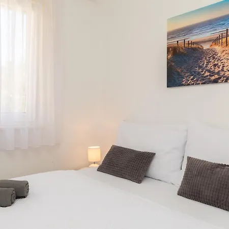 Puncet - 2br With Big Terrace And Bbq Rogoznica (Sibenik-Knin)